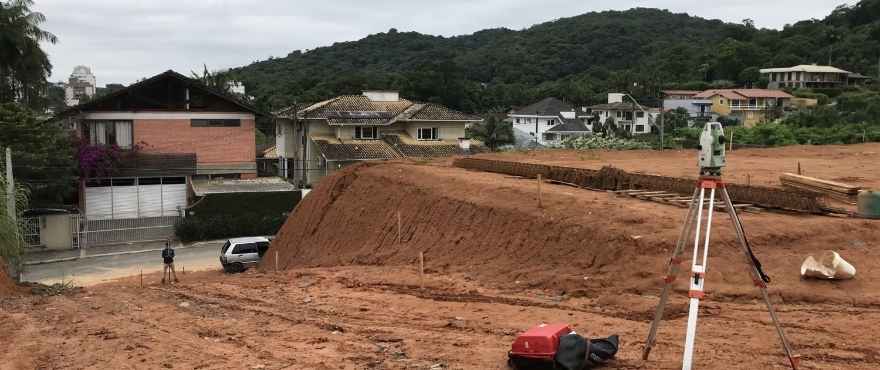 serviço de topografia amplifica web
